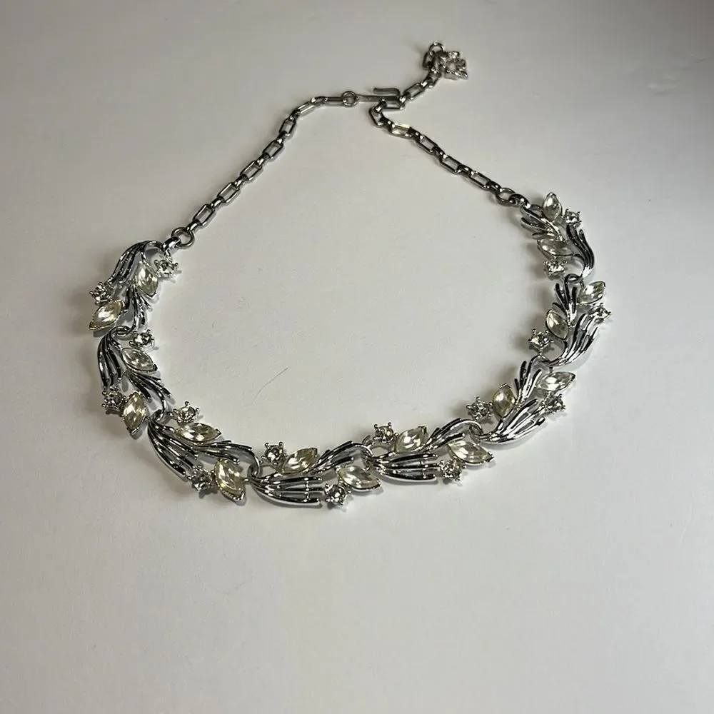 Lovely Vintage STAR Rhinestone Necklace